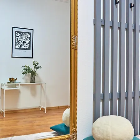 Elegant Lux In Square * Mukatjeve