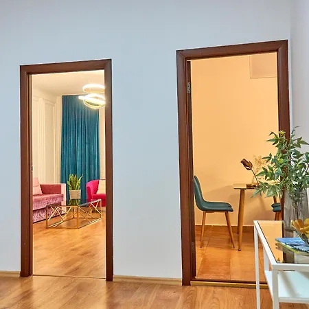 Elegant Lux In Square