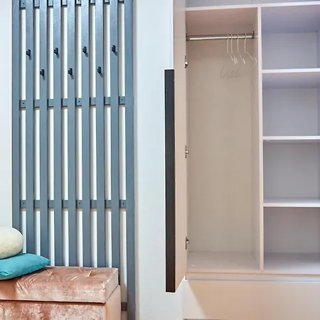 Elegant Lux In Square