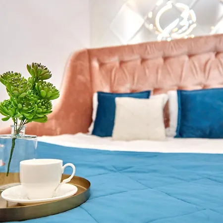 Elegant Lux In Square