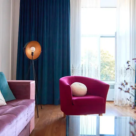 Elegant Lux In Square *