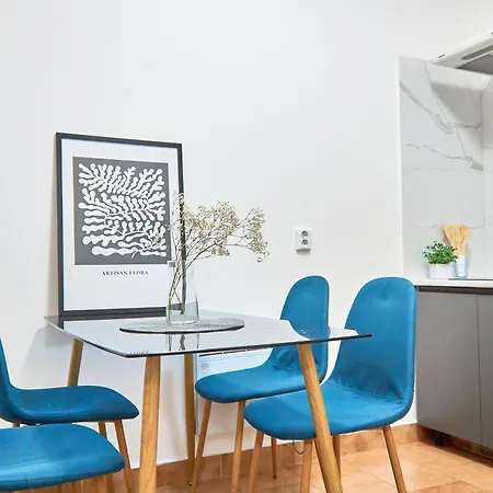 Elegant Lux In Square