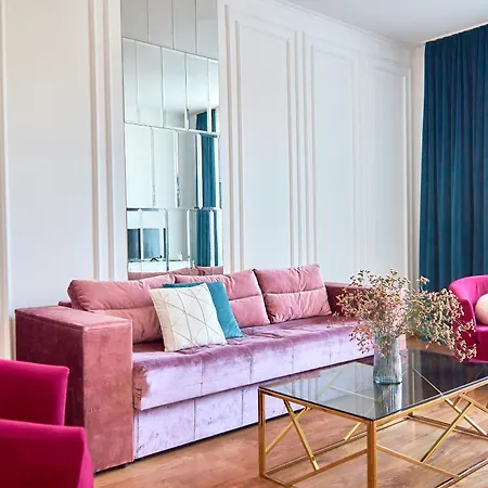 Elegant Lux In Square Mukatjeve