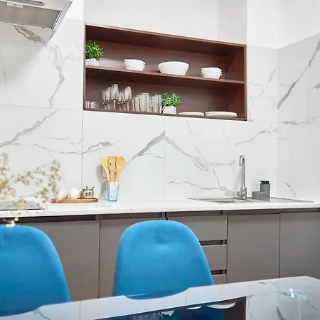 Elegant Lux In Square *