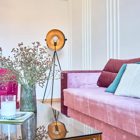 Elegant Lux In Square