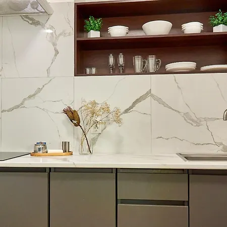 Elegant Lux In Square موكاشيفه